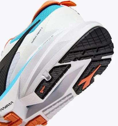 Diadora Men's Mythos Blushield Vigore 3