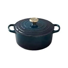 Le Creuset Signature Round Dutch Oven
