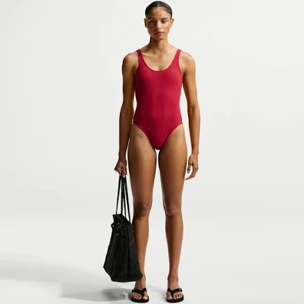 Nike Women's Shoreline Scoop Neck One Piece Swimsuit